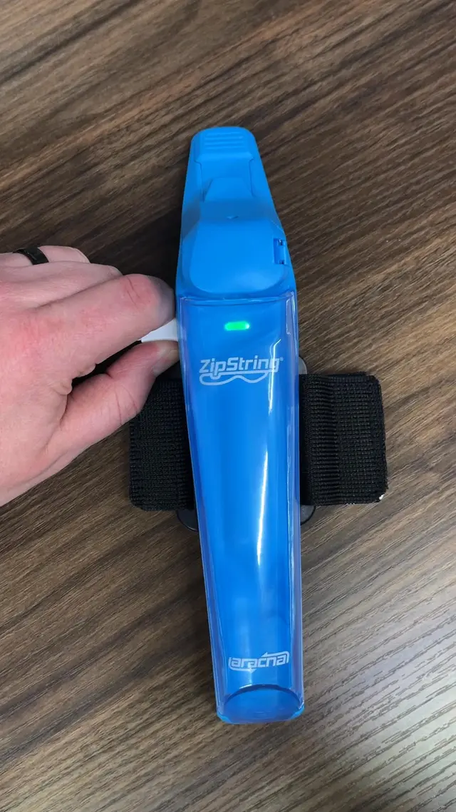 Publicité pour ZipString Aracna